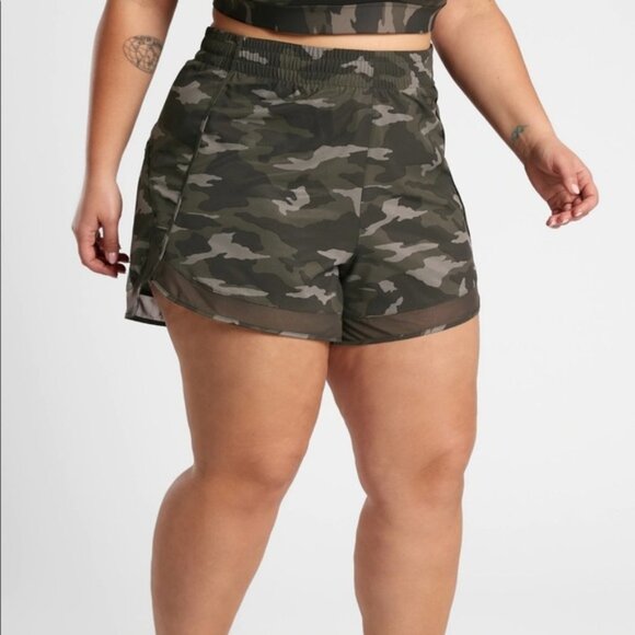 Athleta Printed Mesh Racer Run Short 4" Black Camo Size 1X - Picture 2 of 9
